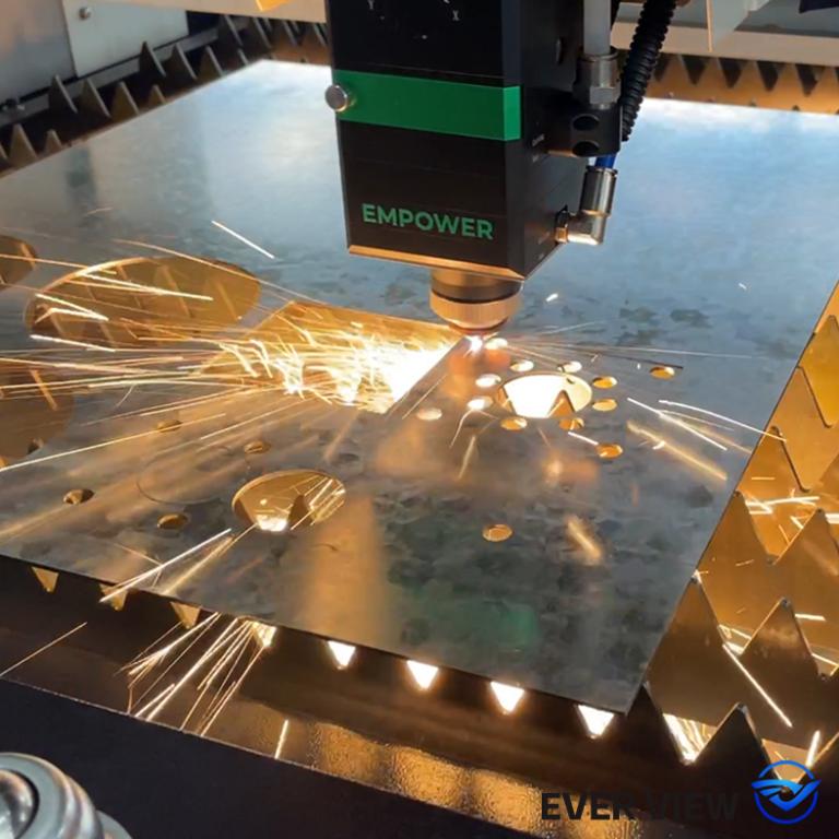 Ako laserové rezacie stroje dosahujú vysoko presné spracovanie: EVER VIEW Machinery rozoberá kľúčové body procesu.