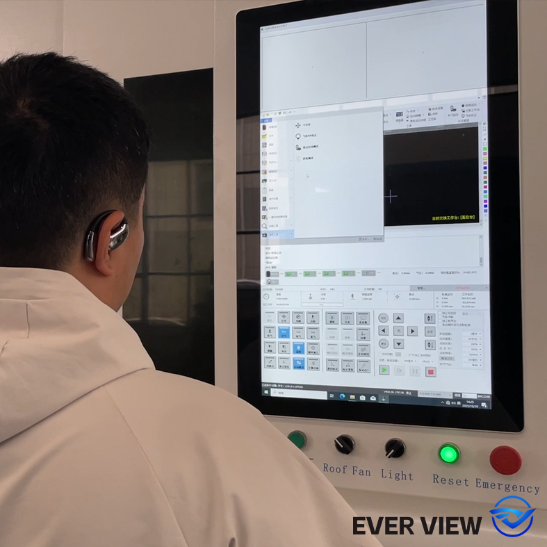 EVER VIEW nová generácia inteligentných laserových rezacích strojov je online a vylepšuje možnosti vzdialeného monitorovania pre kompatibilitu s Industry 4.0.