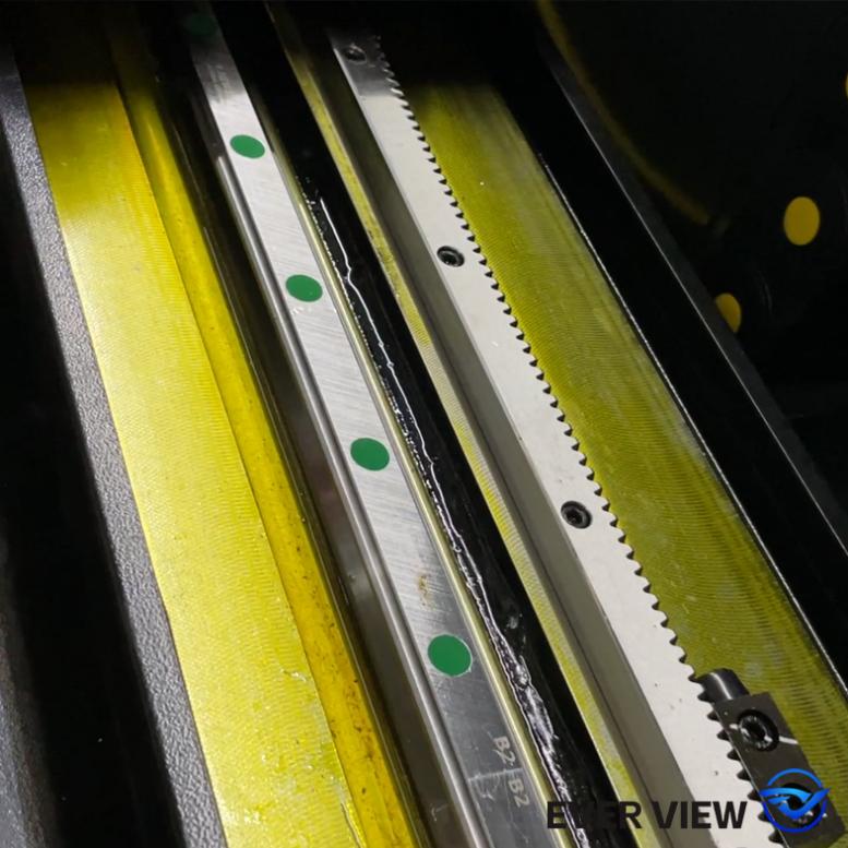 Aké sú kľúčové body pre každodennú údržbu laserových rezacích strojov? EVER VIEW Machinery vás naučí, ako predĺžiť životnosť vášho zariadenia.