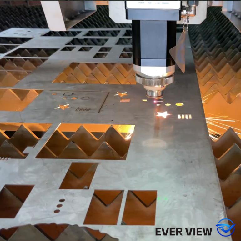 Laserové rezacie stroje umožňujú spracovanie hardvéru; EVER VIEW dosahuje dávkové presné rezanie malých hardvérových produktov.